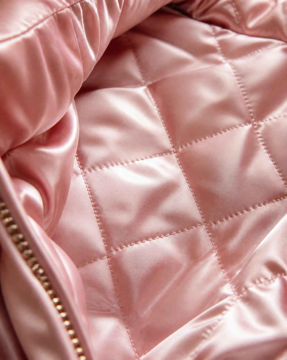 Quilted satin lining detail